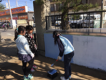 2015年1月28・29日　小田原市立下府中小学校　塀・遊具・ベンチ塗装写真２